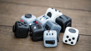 排遣无聊的无聊小玩意儿——Fidget Cube，手还能停停吗？