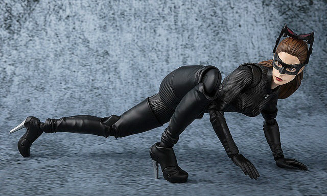 万代 S.H.Figuarts《黑暗骑士崛起》猫女 Catwoman