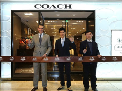 王力宏现身COACH南京新店开幕