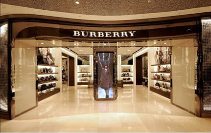 Burberry创作总监Bailey庆祝新加坡新店开幕