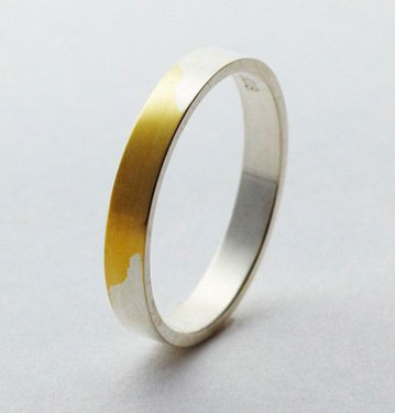 gold wedding ring 证岁月里爱的痕迹