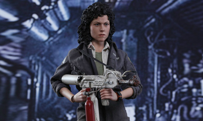 Hot Toys  《异形》艾伦‧雷普莉准尉 Ellen Ripley 1/6 人偶