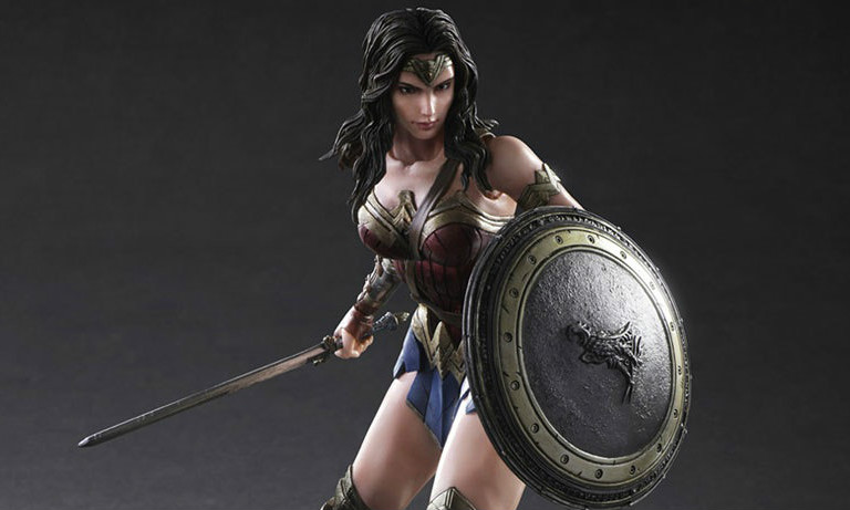 Play Arts 改《蝙蝠侠大战超人：正义曙光 》神奇女侠 Wonder Woman