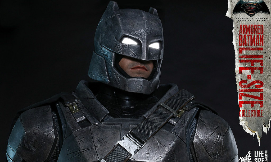 Hot Toys《 蝙蝠侠大战超人：正义曙光》重装蝙蝠侠 Armored Batman 真实比例雕像