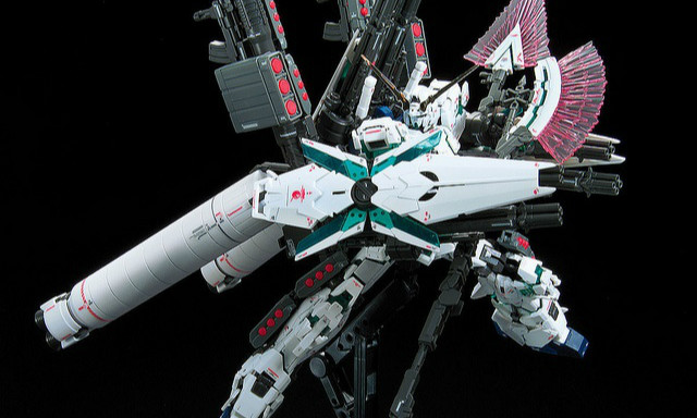 万代 RG 1/144《机动战士高达UC》全装甲型独角兽高达