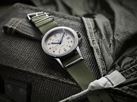 LONGINES 回味二战伞兵英姿