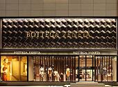 BOTTEGA VENETA 上海金鹰国际购物广场全新专卖店开幕，并推出限量版上海金鹰Duette 包