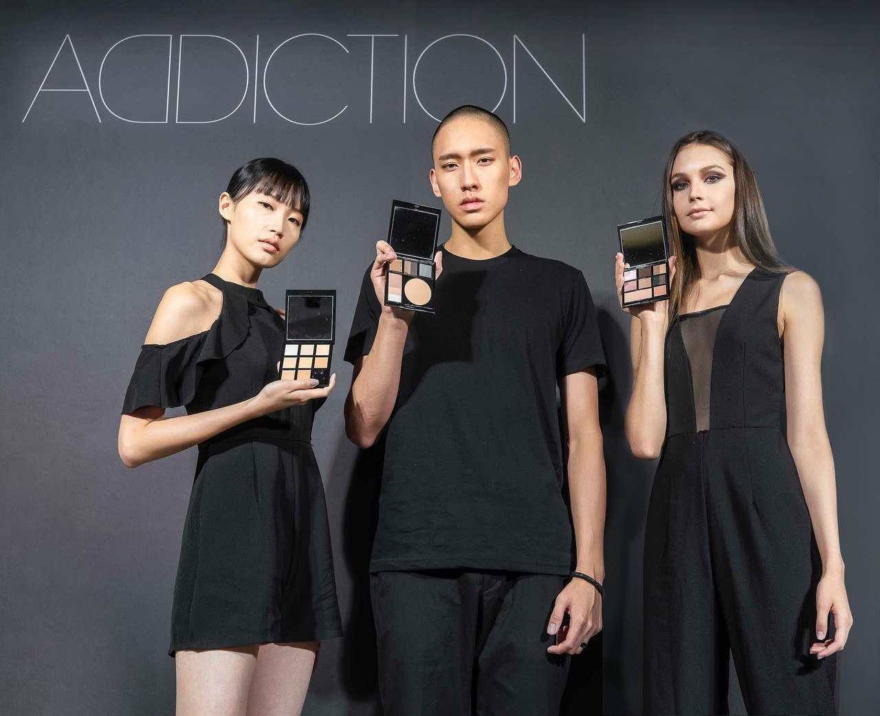 化妆不分女人、男人　ADDICTION 10周年彩盘限量登场，城市版一盒化全脸～