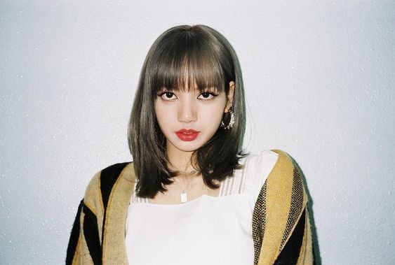 秋天发型推荐！韩国女星Lisa、IU都用“锁骨剪”遮肉脸、渡过发型尴尬期