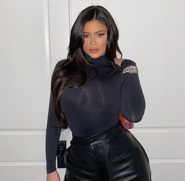 Forbes认证女富豪Kylie Jenner 手上超闪钻表是这枚