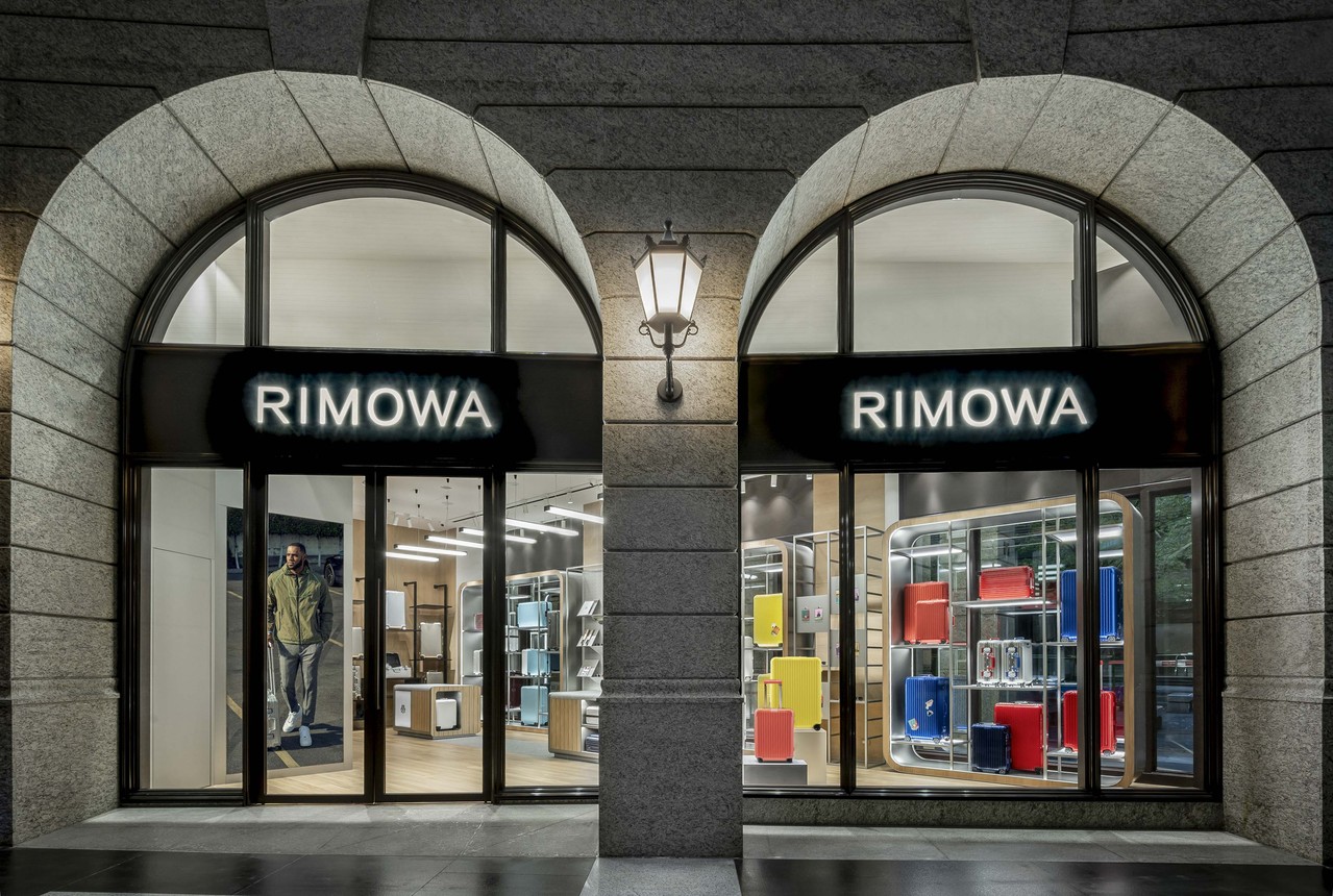 RIMOWA全新专门店开幕！消费者抢买话题新色沙漠玫瑰粉、仙人掌绿通通有